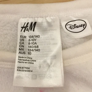 Fin Elsa tröja - En Elsa tröja som är jätte skön i material som jag tycker är jätte skön. Men den är inte min typ av stil. Den är också liten för mig.