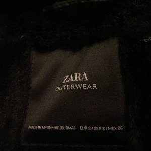 Zara Mörkgrön jacka  - Köptes för 7 månader sen och har använts ett par gånger. Storlek S