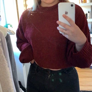 Stickad tröja från SHEIN  - Jättefin stickad tröja från SHEIN som jag har en likadan av. Säljer alltså denna för jag ej behöver 2. Säljer den för 50+frakt 