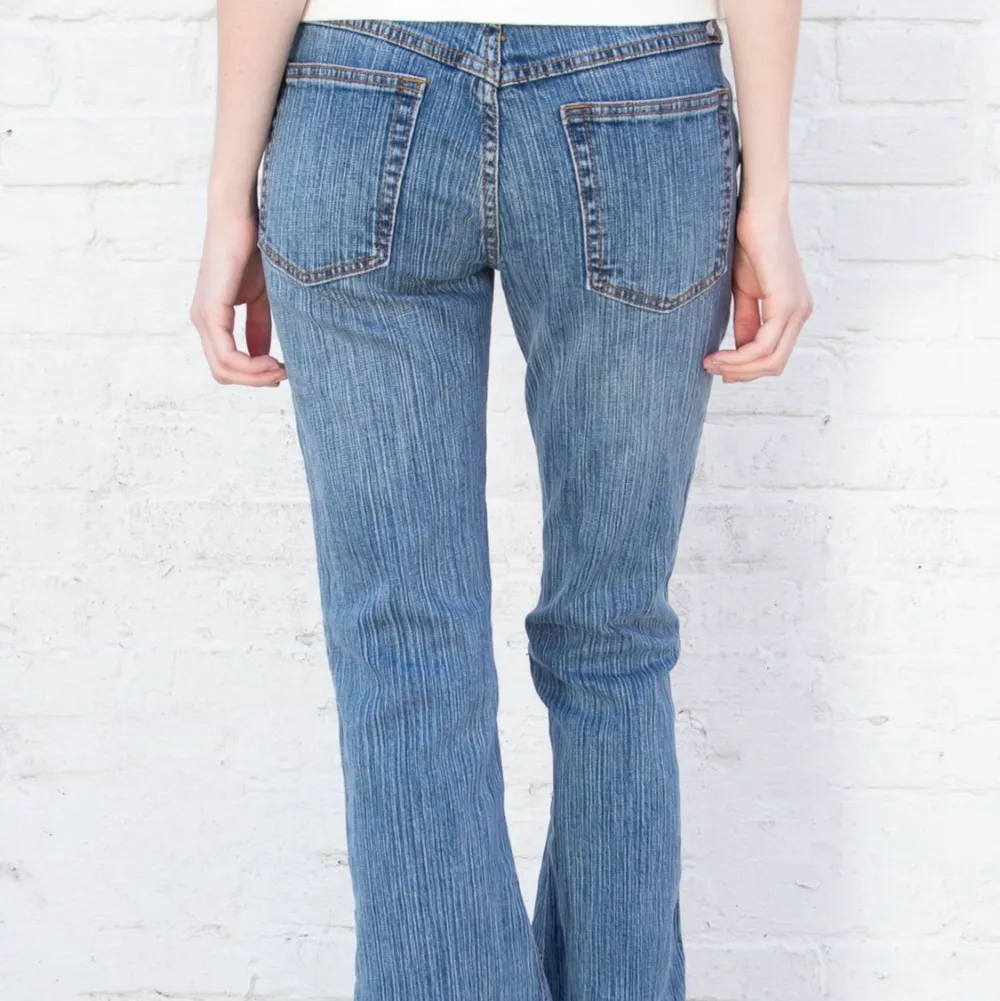 Säljer ett par jeans från brandy melville (brielle 90’s jeans) endas används en gång så är i nyskick, säljer för  300 plus frakt💕. Jeans & Byxor.