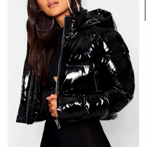 Jacka - Säljer jackan då den var förliten när jag fick hem den, ord: 450kr. Köpare står för frakt (aldrig använd)