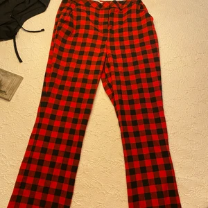 Rutiga byxor  - Så coola byxor! Oanvända pga för små för mig.