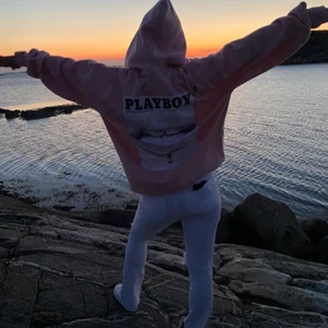 Playboy hoodie - Hoodie bra skick, använd få gånger. 
