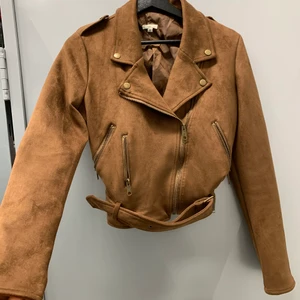 Snygg jacka  - Snygg jacka från nelly , storlek 36 , mycket fint skick.