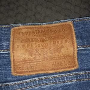 Säljer då mina gamla Levis 502 jeans passar perfekt och är väldigt sköna inga skador nästan nytt skick.