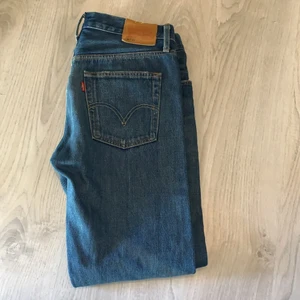 Levis jeans blå w 26 l 34 - Blåa jeans W. 26, L.34. 