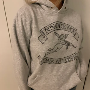 One Of One hoddie - Sjuksnygg hoddie från One of One, helt slutsåld och väldigt limiterad, buda i kommentarerna 💕