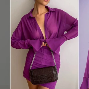 Lila klänning - Såå snygg klänning från Nakd🥰 Lappar är kvar ich den är aldrig använd, säljes pga färgen inte passar mig. Nypris 599. Köparen står för frakt 🚚 