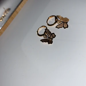 Örhängen - Jätte söta örhängen för 30kr, FRI FRAKT🤍 endast 2 kvar!!