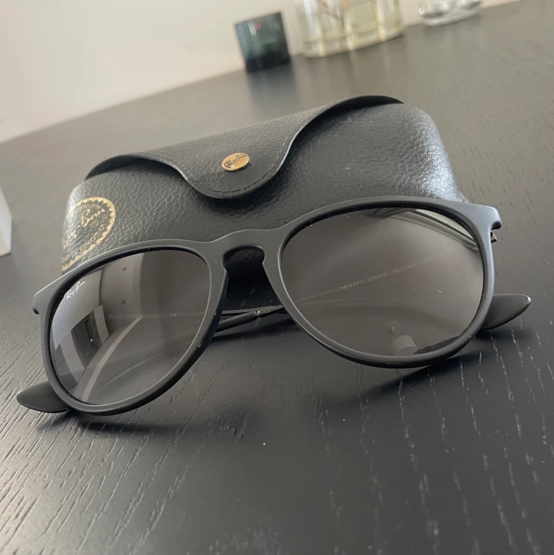 Ray-Ban Erika Svart matt - 90