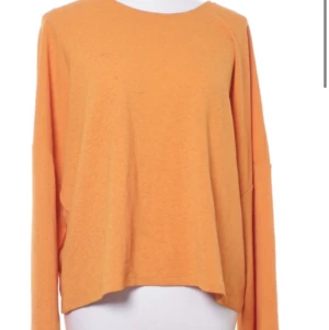 Orange tröja  - Tröja från gina i så härlig färg jättefin till i sommar 
