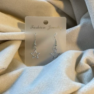 Örhängen 💗 - Säljer dessa fina örhängen💗🤩ALDRIG ANVÄNT. 