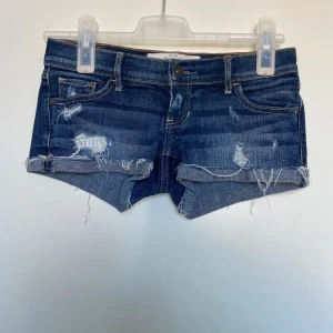 Jeansshorts abercrombie & fitch, strl 24 - Mycket fint skick. skriv vid intresse 