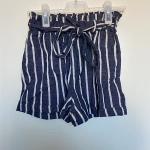 NICCI HERNESTIG NA-KAD shorts, strl 34 - Mycket fint skick. skriv vid intresse . aldrig använda