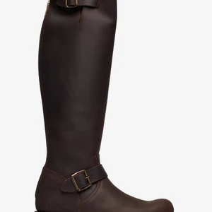 Prime boots strl 39 - Snygga Primeboot stövlar strl 39 bruna med guldiga detaljer och dragkedja. Älskar att använda dessa under hösten och våren, bra skick och inte slitna. Äkta läder och stålhätta, originallåda och skopåse tillkommer 