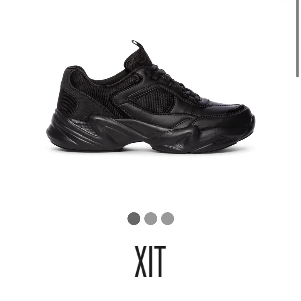 Kollar nu intressekoll på mina älskade svarta sneakers ifrån XIT. Har användt dom 1 gång så dom är så gott som nyskick! Skorna är jättesköna och bra kvalitet! 150kr+frakt💝💝 . Skor.