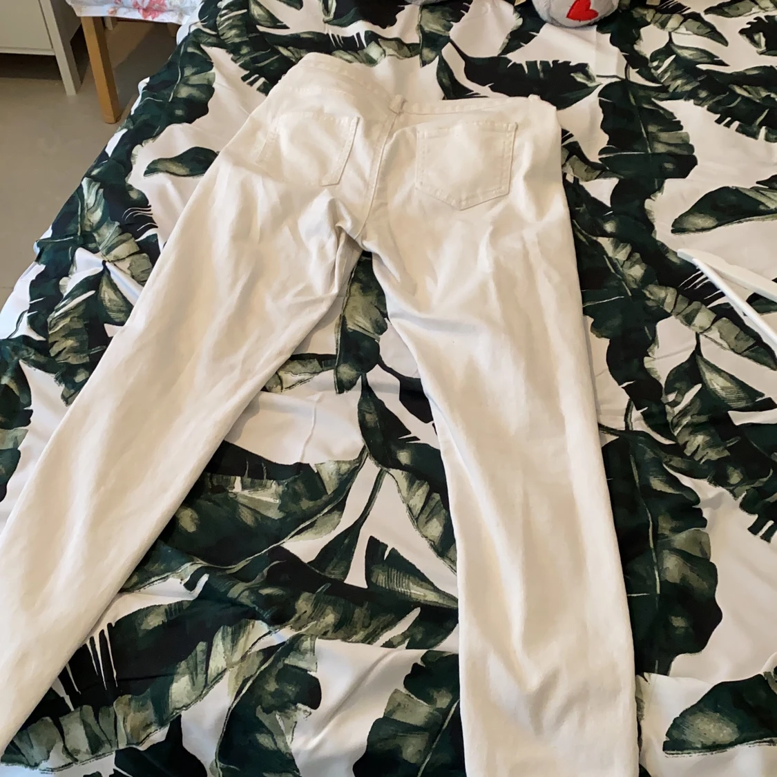 Vita jeans med hål  - 90