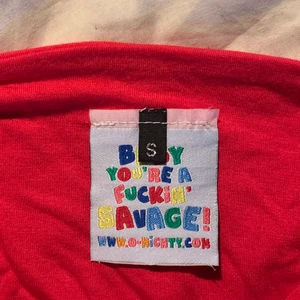 cool topp - snygg y2k topp från ohmighty som är helt oanvänd. det går att välja om man vill ha ärmarna uppe eller nere, passar xs skulle jag säga!