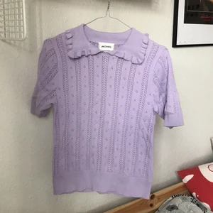 Söt stickad tröja - Superfin knappt använd stickad tröja fr Monki i ljus lila färg!