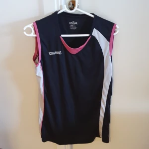 Basketlinne - Snyggt basketlinne med rosa detaljer. Passar S-L