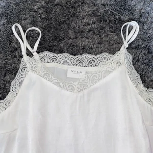 Snyggt spets linne - Ett snyggt spets linne VILLA bra skick