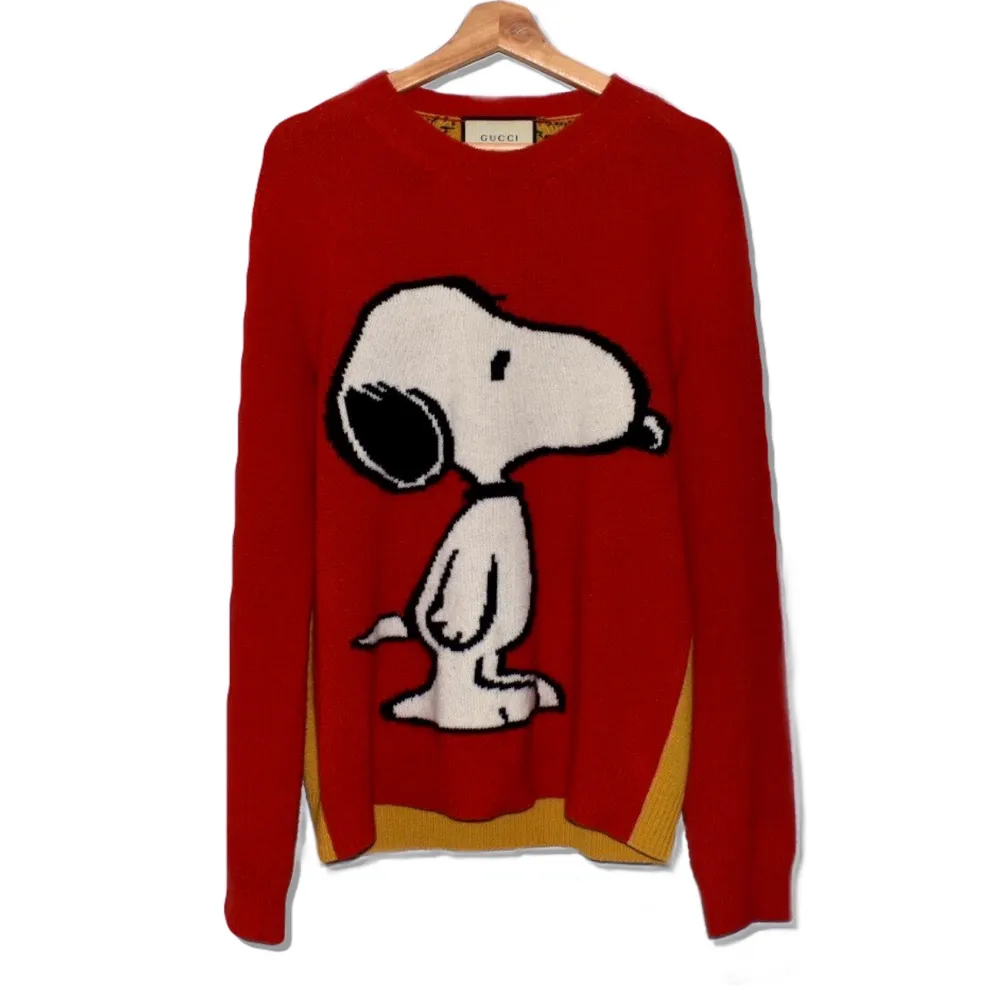 Gucci Snoopy sweater from 2016. Size M in excellent condtion.  Free shipping. Tröjor & Koftor.