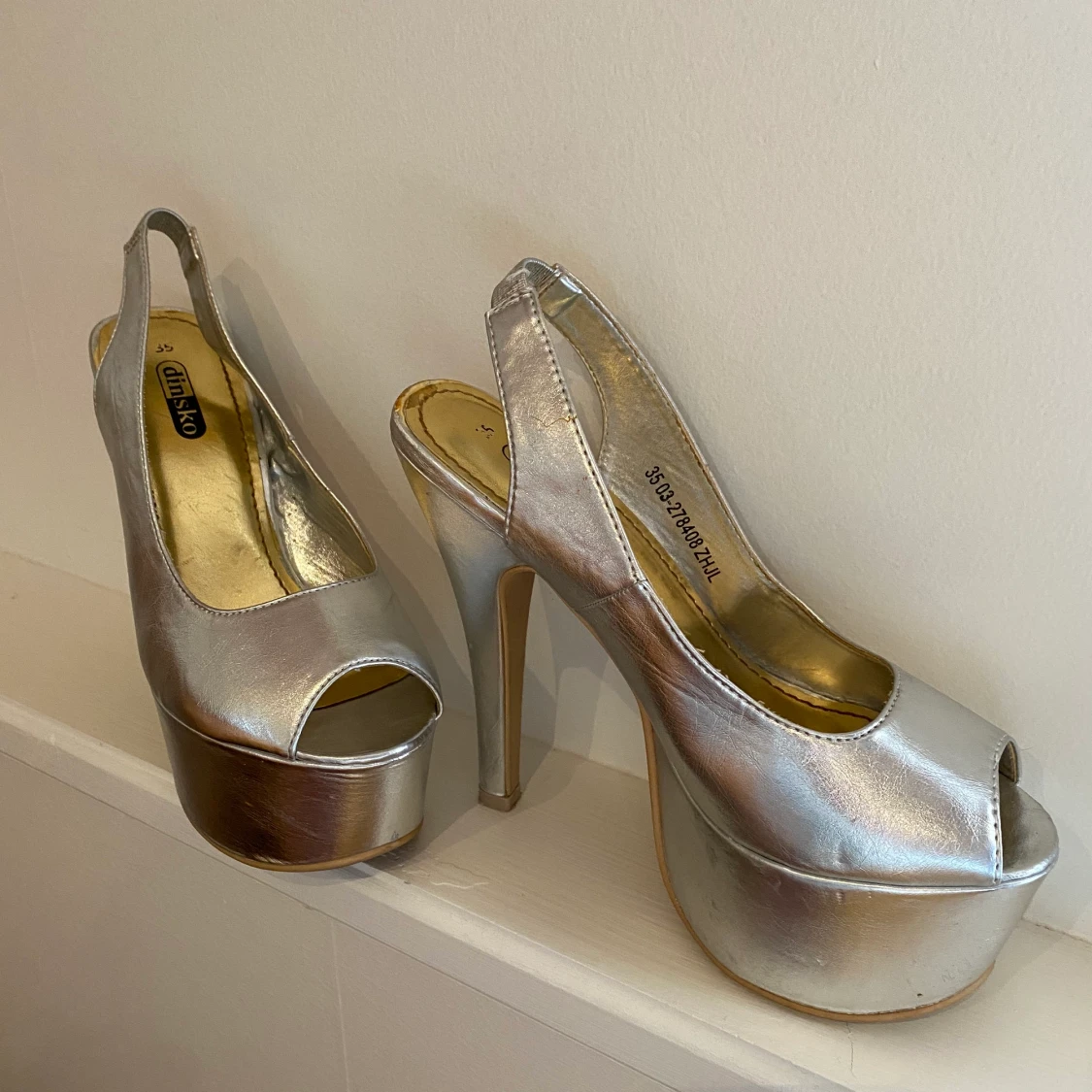 Skor med platåklack storlek 35