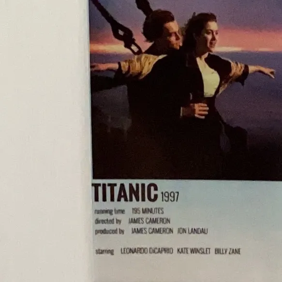 En liten Titanic bild man kan ha i mobil skalet eller på väggen . Övrigt.