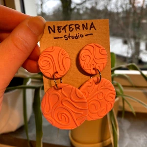 Handgjorda örhängen  - Handgjorda örhängen i polymerlera