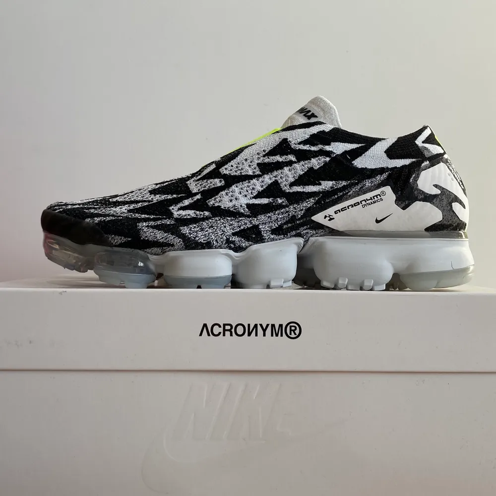 Nike Air VaporMax Moc 2. Brand new. Size US 11/ EU 45. 2800kr. Meet-up in Stockholm available. No trade/exchange.. Skor.