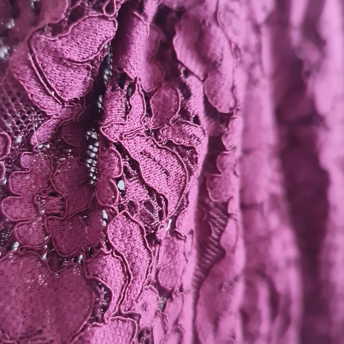 Vinröd spetsblus med puffärmar / ballongärm - 91