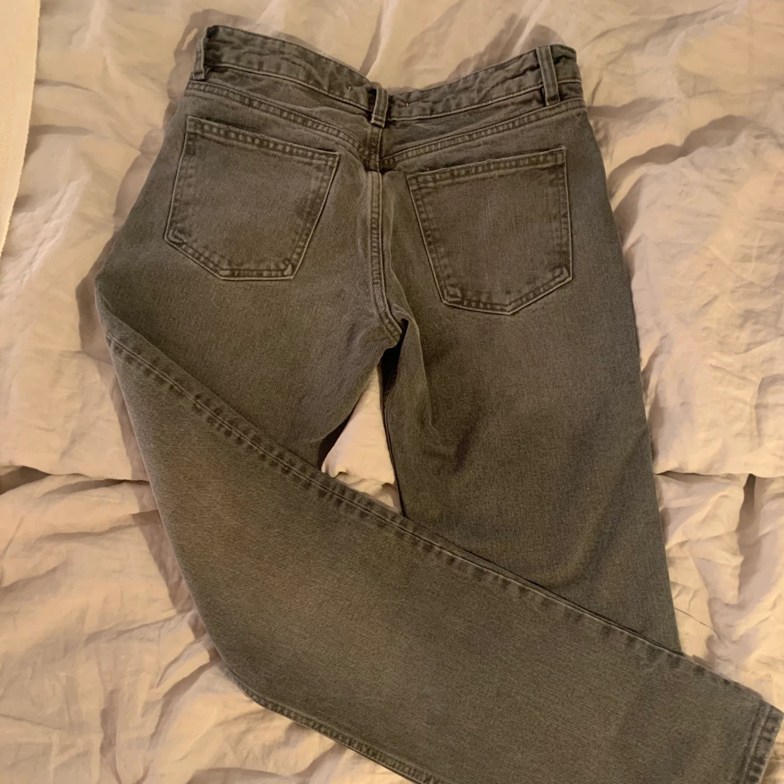 Gråa populära zara jeans  - 91