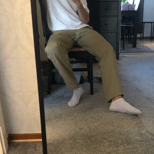 Dickies 874 - Säljer mina Dickies 874 byxor. Byxorna är i princip i nyskick och väldigt sparsamt använda. Storlek 32x32 men passar mig som vanligtvis har 30x32. Nypris: 650kr