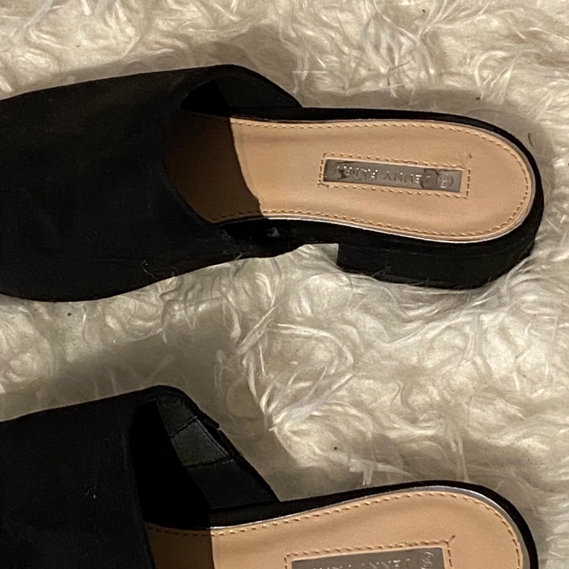 Svarta tofflor  - 91