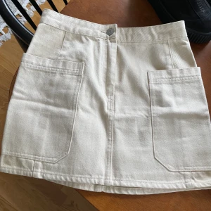 JEANSKJOL WEEKDAY - Snygg jeans kjol från WEEKDAY i Stl 34 i bra skick! 