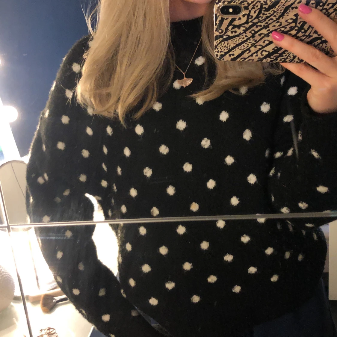 Stickad prickig tröja ifrån HM - 90