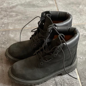 Timberland Kängor Storlek 36 - Sjukt snygga kängor från Timberland. Inte använt de så mkt alls. Köparen står för frakten 🚚 Skickas med spårbart paket! 