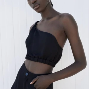 Topp från Zara - Topp från Zara, helt ny med prislapp kvar🐻