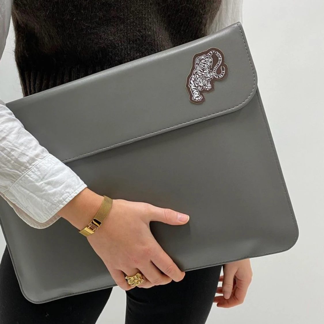 Laptopfodral grå inkl en patch