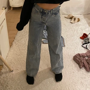 Jeans - Otroligt fina straight jeans i bra kvalitet😊 sitter perfekt på mig som är 168💕