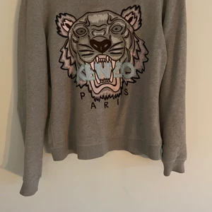 Kenzo tröja  - Säljer denna jätte fina kenzo tröjan som jag inte längre använder. Den är äkta. 