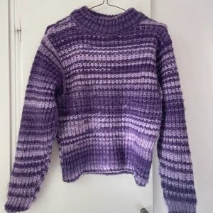 Stickad tröja Zara - Slutsåld stickad tröja från zara. Använd enstaka gånger. Köparen står för frakten😊 Köp direkt för 300 eller buda!