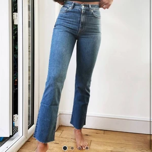 Asos jeans, straight leg - Säljer mina jeans från asos egna märke, använda en gång. Strl w 28 L38. Sitter bra på mig som är 178. Nypris 350 mitt pris 200kr. 