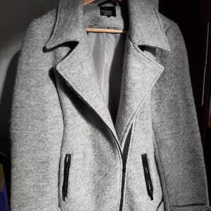 Jacka strl L - Inköpt från Zalando från märket Even & Odd. Fel modell för mig så endast testad hemma men aldrig använd ute. 