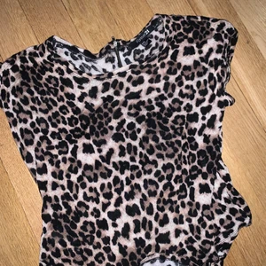 Leopard t-shirt  - Storlek S 