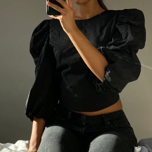 Topp - Säljer denna snygga toppen från bikbok som är i jättefint skick, storlek S 