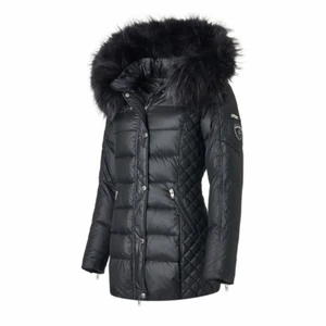 Säljer Rock N Blue Jacka  - Säljer min svarta Rock N Blue jacka strl 32 men passar mig som är 34/36 (XS) Det är svart fusk päls med men ser inte så falsk ut utan är ganska fin. Använd i 1 vinter, mycket fint skick, inte sliten någonstans. Köpt från Miinto för 3200kr. Säljer för 2000kr. Hör av er vid intresse/mer info ❤️