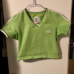 Adidas tröja  - Jättefin men är för liten för mig :( Använd två gånger. Köparen betalar frakten