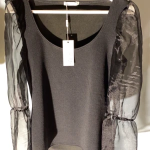 Tröja - Oanvänd topp från Nelly. Nypris 299