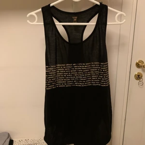 Helt oanvänt träningslinne strl L - Ett helt oanvänt träningslinne i storlek L. Står inte för frakt eller postens slarv🥰